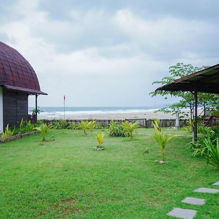 Momos Surf Shack 호텔 Salul 외부 사진