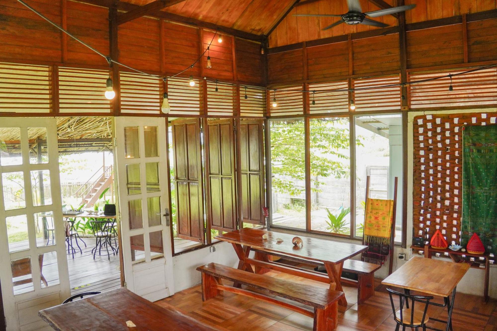 Momos Surf Shack 호텔 Salul 외부 사진