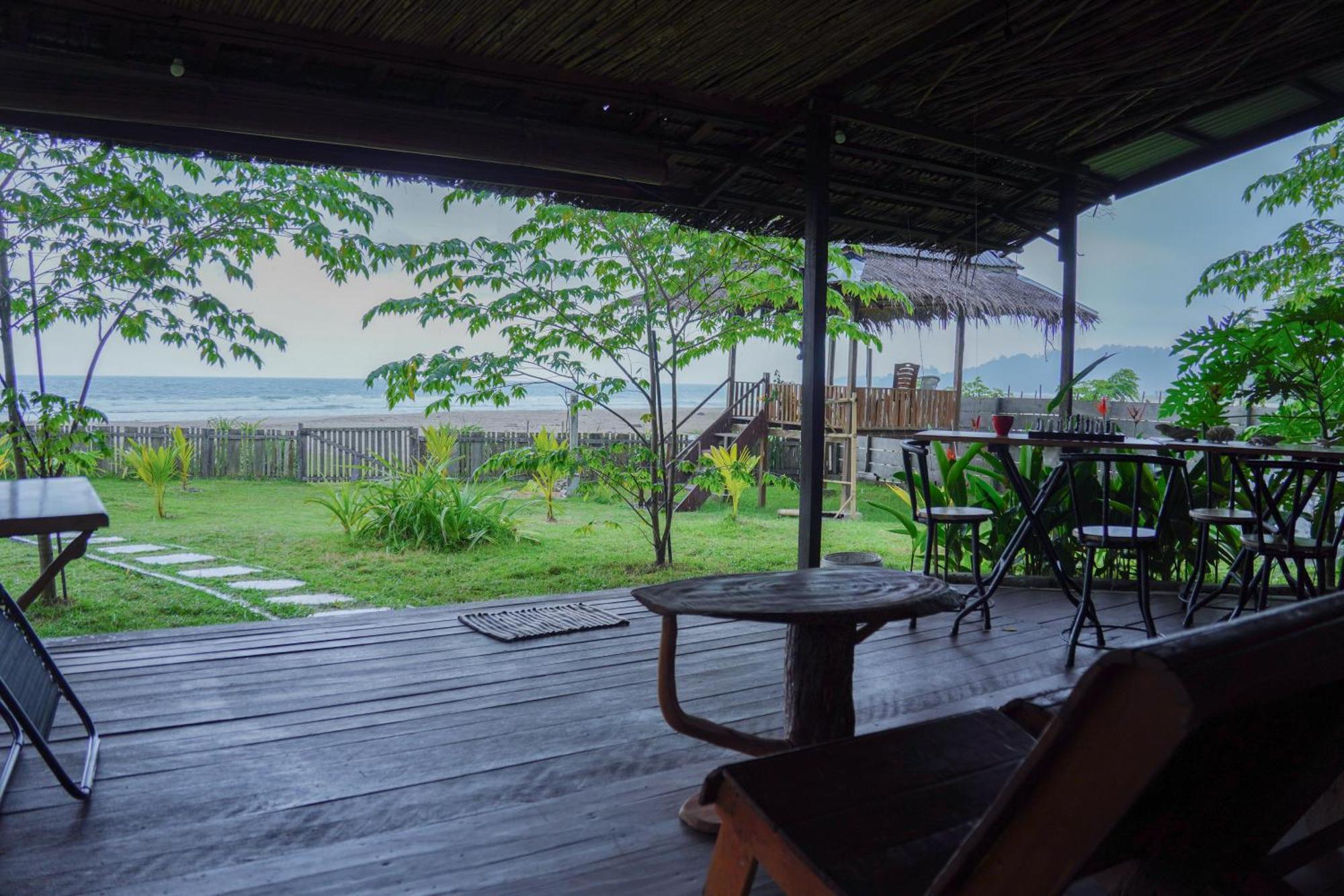 Momos Surf Shack 호텔 Salul 외부 사진
